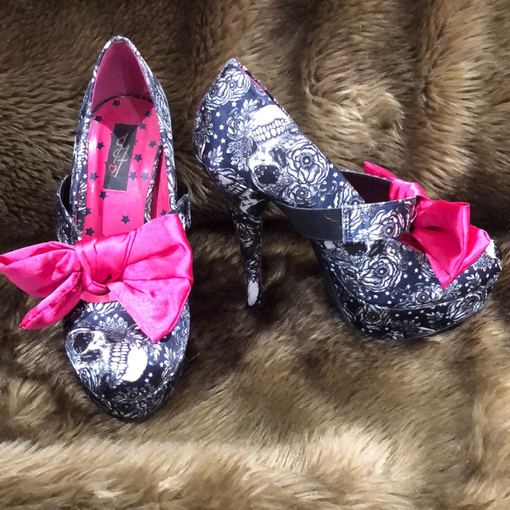 Skull pumps